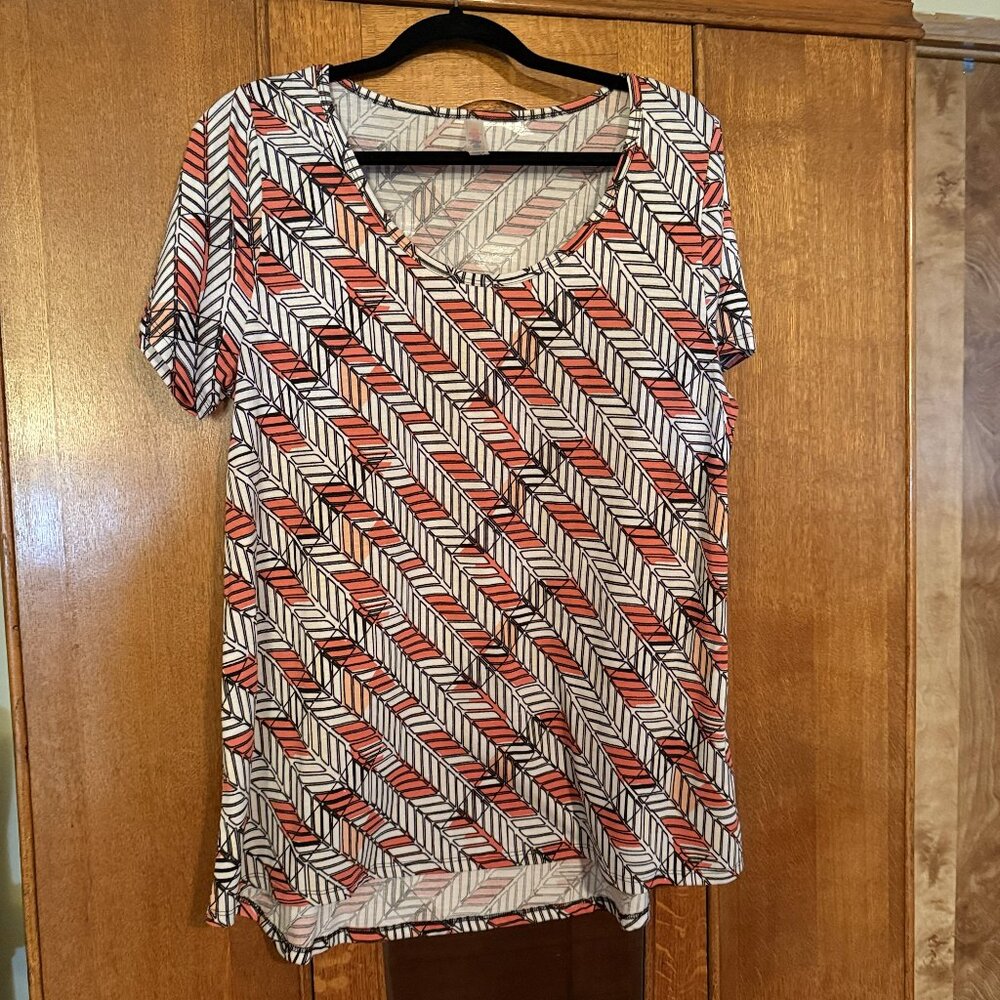 LuLaRoe Classic T, Size XL, Light orange, white and black diagonal design
